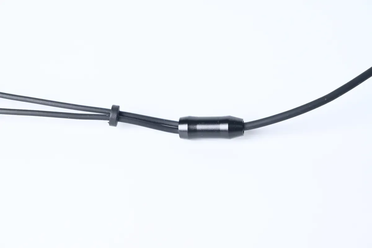 Accel — cable Y-splitter detail